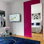 Maison Yuki - Rose Velours - Netflix & Parking